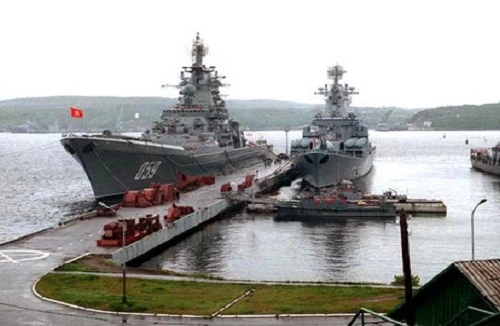 10 chiến hạm của Nga đối đầu tàu chiến Mỹ ở Địa Trung Hải