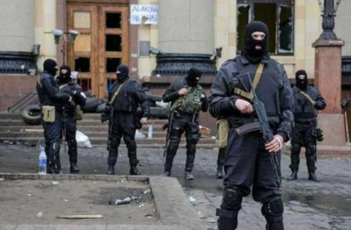 Nghi án Ukraine sử dụng lính đánh thuê nước ngoài và bom chùm