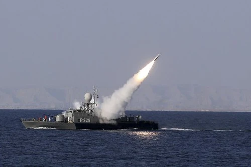 Iran biên chế tàu rà quét lôi đối phó với cuộc diễn tập của Mỹ