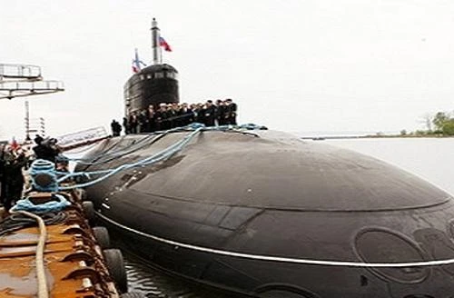 Tàu ngầm Kilo HQ-185 Đà Nẵng bắt đầu thử nghiệm tại nhà máy