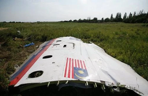 Chuyên gia quốc tế suýt dính đạn cối tại hiện trường vụ MH17