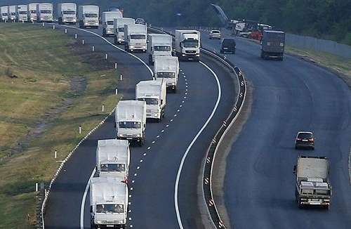 Đoàn xe thiết giáp Nga lẻn sang Ukraine sau đoàn xe cứu trợ?