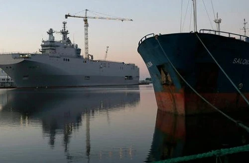 Tàu Mistral đầu tiên cùng 200 thủy thủ Nga bắt đầu đợt chạy thử tại Pháp