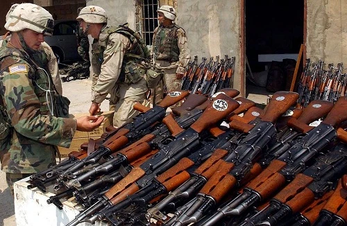 Tổng thống Obama giúp AK-47 Nga thắng lớn tại Mỹ