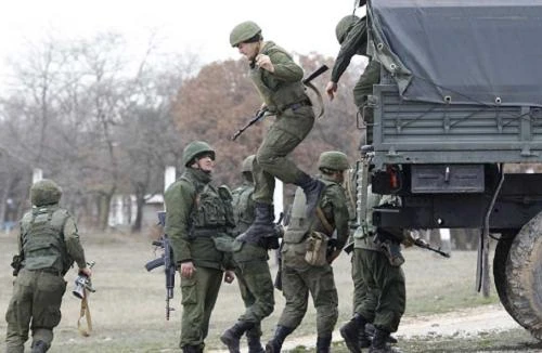 Sau vụ lính Ukraine “đòi sân bay”, căn cứ Belbek tăng quân bảo vệ