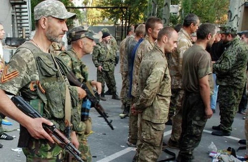 Quân ly khai thả thêm 57 tù binh Ukraine, gần 500 tù binh vẫn bị giam giữ