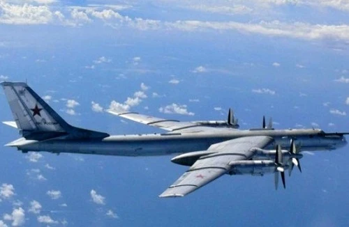 Máy bay ném bom Tu-95 Nga “lượn” sát không phận Nhật Bản