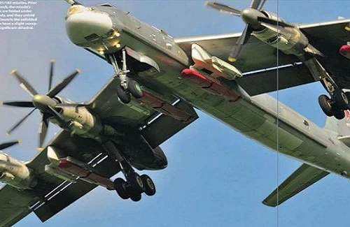 4 tiêm kích F-2 Nhật truy đuổi máy bay ném bom Tu-95MS Nga