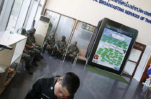 Quân đội Thái Lan thiết quân luật, kiểm soát toàn bộ các đài truyền hình