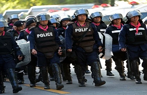 Cảnh sát Thái Lan bắt đầu chiếm lại các cơ sở chính phủ từ tay người biểu tình