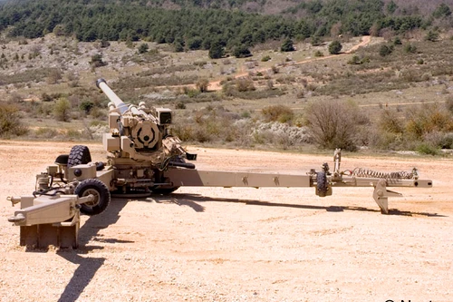 Pháp phát triển lựu pháo xe kéo Trajan