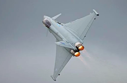 Không đủ tiền mua Rafale, Ấn Độ quay sang mua 126 Typhoon của Đức?
