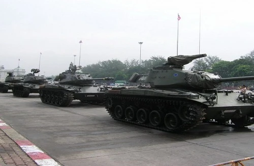 Bà Yingluck có chịu kết cục như người anh trai Thaksin Shinawatra?