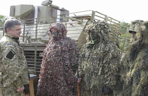 Tố cáo lẫn nhau, tổng thống Ukraine dọa hủy bỏ lệnh ngừng bắn 