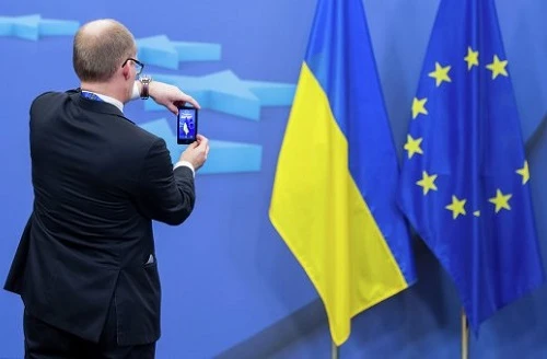 EU hoãn thực hiện khu vực thương mại tự do với Ukraine 