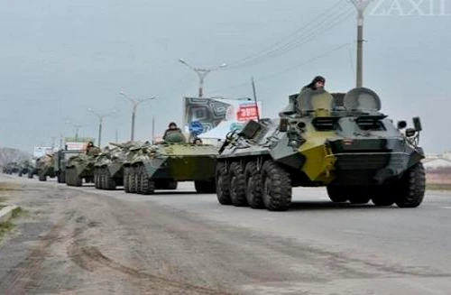 Phương Tây lo sợ khi một lượng lớn xe quân sự Nga áp sát Ukraine