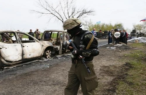 Slavyansk ra lệnh giới nghiêm, kêu gọi Nga kéo quân vào miền Đông