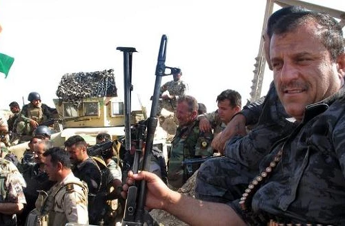 Anh cung cấp súng máy hạng nặng và huấn luyện người Kurd chống IS