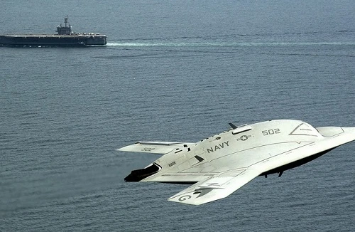 X-47B không cho đối thủ bất kỳ cơ hội nào