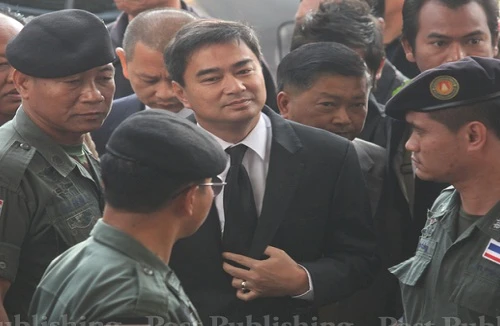 Cả ông Suthep và Abhisit đều bị tòa án Thái Lan buộc tội giết người