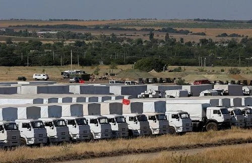 16 xe hàng viện trợ nhân đạo đầu tiên của Nga lên đường sang Ukraine