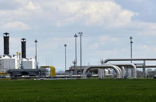 EU nhờ vả khí đốt nhưng vẫn không quên dọa dẫm Nga