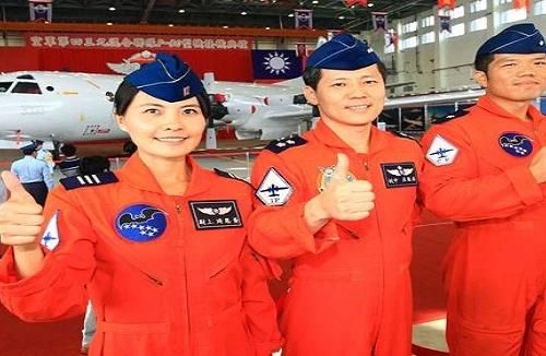 Đài Loan có nữ phi công lái “Sát thủ săn ngầm” 