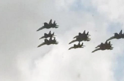 Gần 50 lượt chiến đấu cơ Nga bay rợp trời Crimea