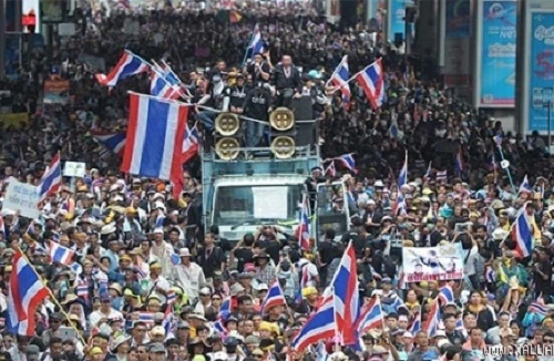 Đảng của Thủ tướng Yingluck dọa kiện Ủy ban bầu cử vì “có động cơ riêng”