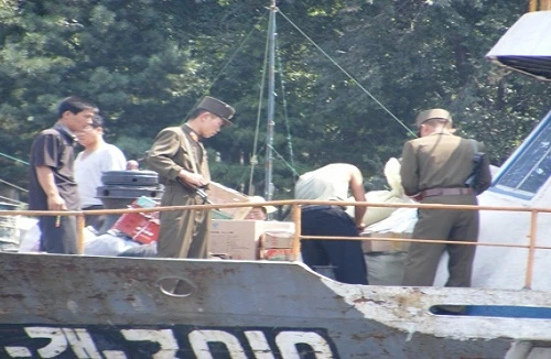 Biên phòng Triều Tiên nổ súng vào tàu Nga