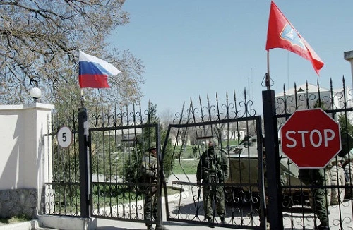 Toàn bộ căn cứ quân sự Crimea đã nằm trong tay quân Nga