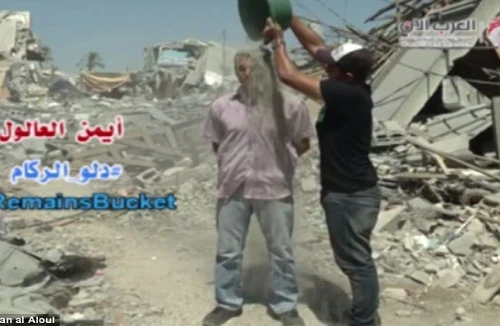 Dội đá và cát lên đầu: Thông điệp hòa bình từ Dải Gaza