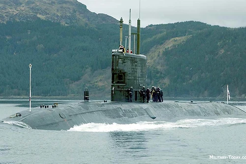 Tàu ngầm hạt nhân Anh tự nhiên bốc cháy