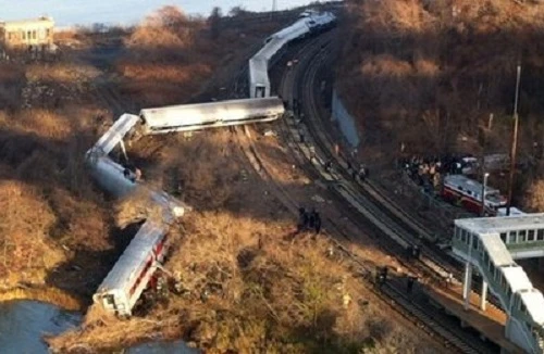 Gần 70 người thương vong trong vụ lật tàu ở New York