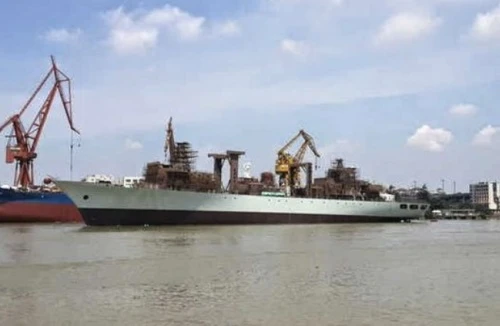 Tàu tiếp vận hiện đại nhất Trung Quốc có thể "mò" tới biển Đông