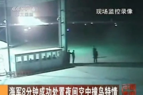 Trung Quốc: Su-30 gặp nạn vì chim, xe bộ binh lật nhào xuống sông