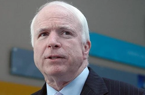 TNS John McCain chỉ trích Tổng thống Obama, yêu cầu không kích cả Syria