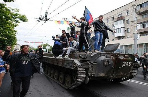 Ly khai Ukraine: Donbass độc lập, cần gì quyền tự trị của Kiev?