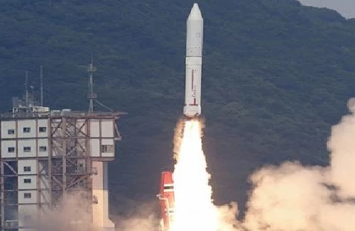 Trung Quốc lo Nhật hô “biến” tên lửa đẩy thành tên lửa đạn đạo liên lục địa