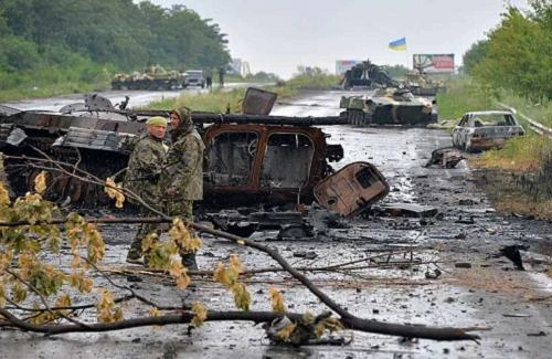 Tự vệ Lugansk tiêu diệt 100 binh lính, 10 xe bọc thép của quân đội Ukraine