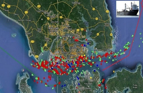 Loạt ảnh về Rolldock Sea chở tàu ngầm Kilo Hà Nội tại cảng Singapore