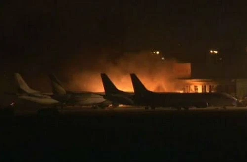 Tấn công đẫm máu tại sân bay Karachi, 13 người chết, 10 tay súng bị tiêu diệt