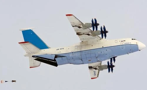 Máy bay An-70 của Nga thể hiện khả năng siêu việt