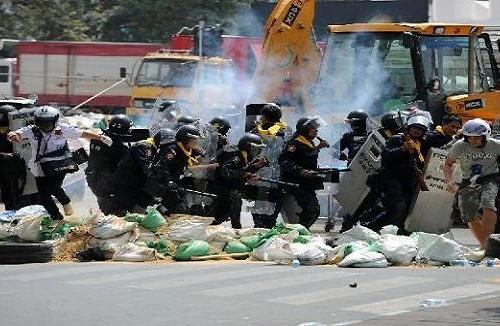 Cảnh sát Thái Lan trấn áp biểu tình, làm 3 người chết, 59 người bị thương