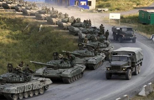 Mỹ: Nga chuẩn bị triển khai xe tăng và pháo sang Ukraine