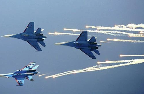 Tùy viên quân sự gần 100 nước dự cuộc thi phi công "Aviadarts 2014"