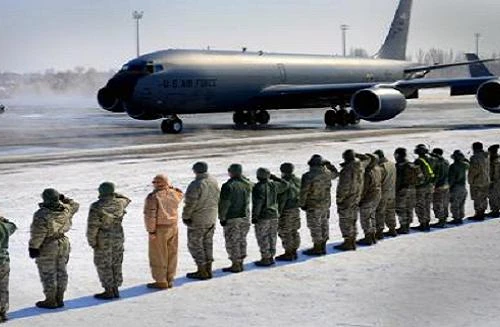 Nga "ném" nửa tỷ USD, "hất cẳng" không quân Mỹ ở Kyrgyzstan