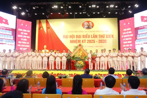 Xứng đáng là Công an Thủ đô anh hùng của dân tộc Việt Nam anh hùng