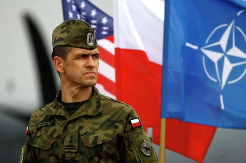 Mỹ bán 40 tên lửa AGM-158 trị giá 500 triệu USD cho Ba Lan