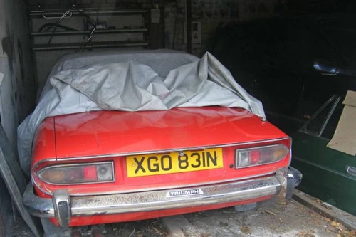 Bòn rút 560.000 bảng Anh để thỏa chứng nghiện... xế cũ 